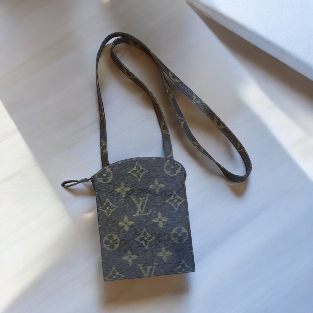 Vintage Louis Vuitton passport holder